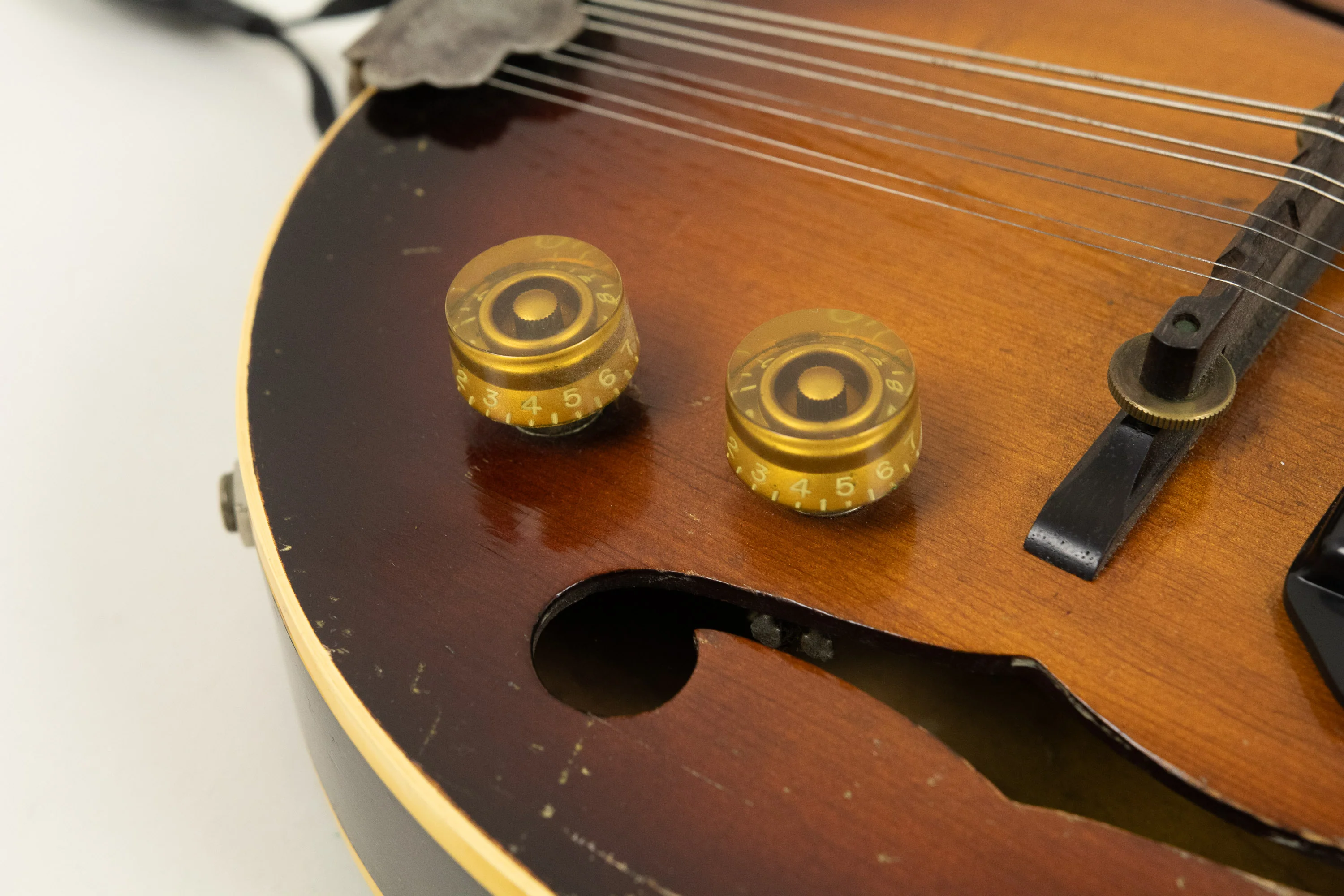 1954 Gibson EM-150 Mandolin, Sunburst - ex Martin Barre - Image 13