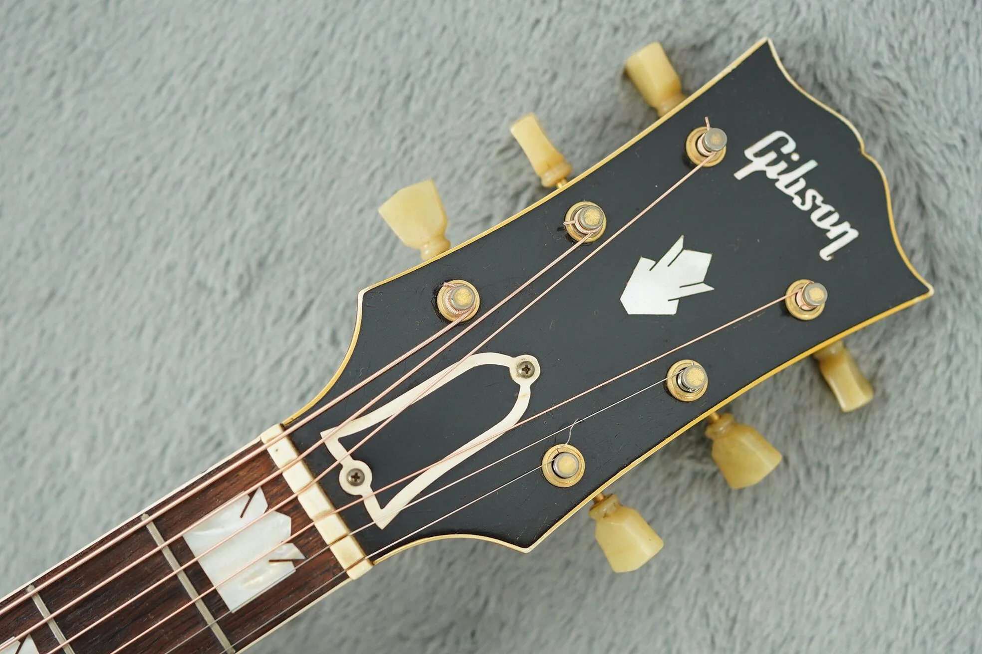 1955 Gibson J-200, Sunburst + OHSC - Image 21