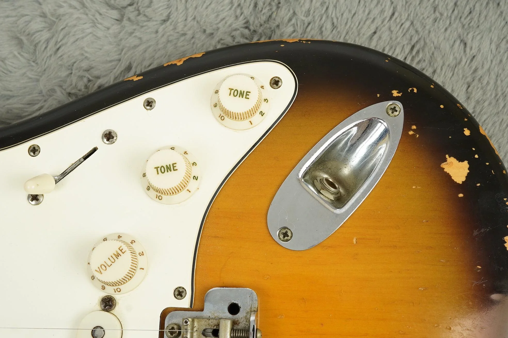 1969 Fender Stratocaster, Sunburst - Image 21