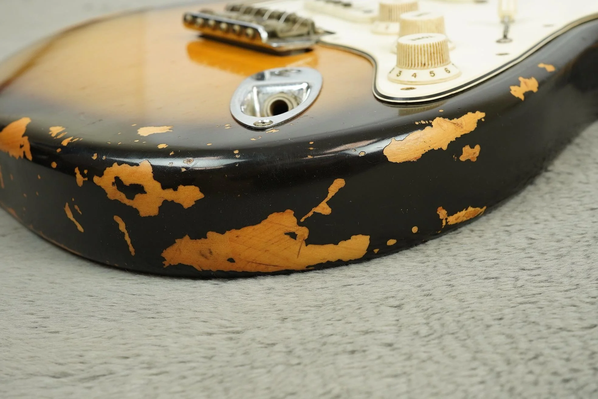 1969 Fender Stratocaster, Sunburst - Image 29