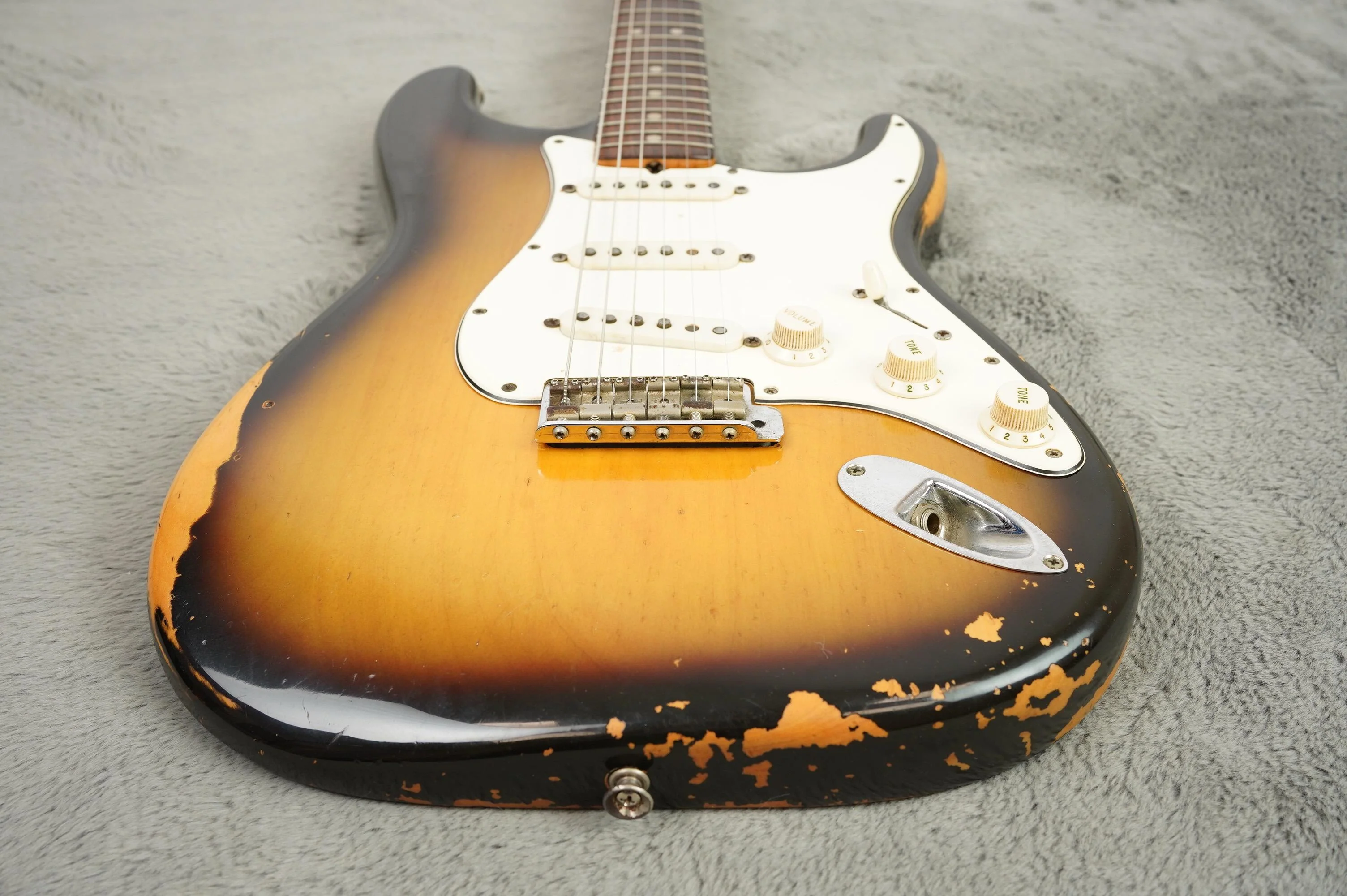1969 Fender Stratocaster, Sunburst - Image 9