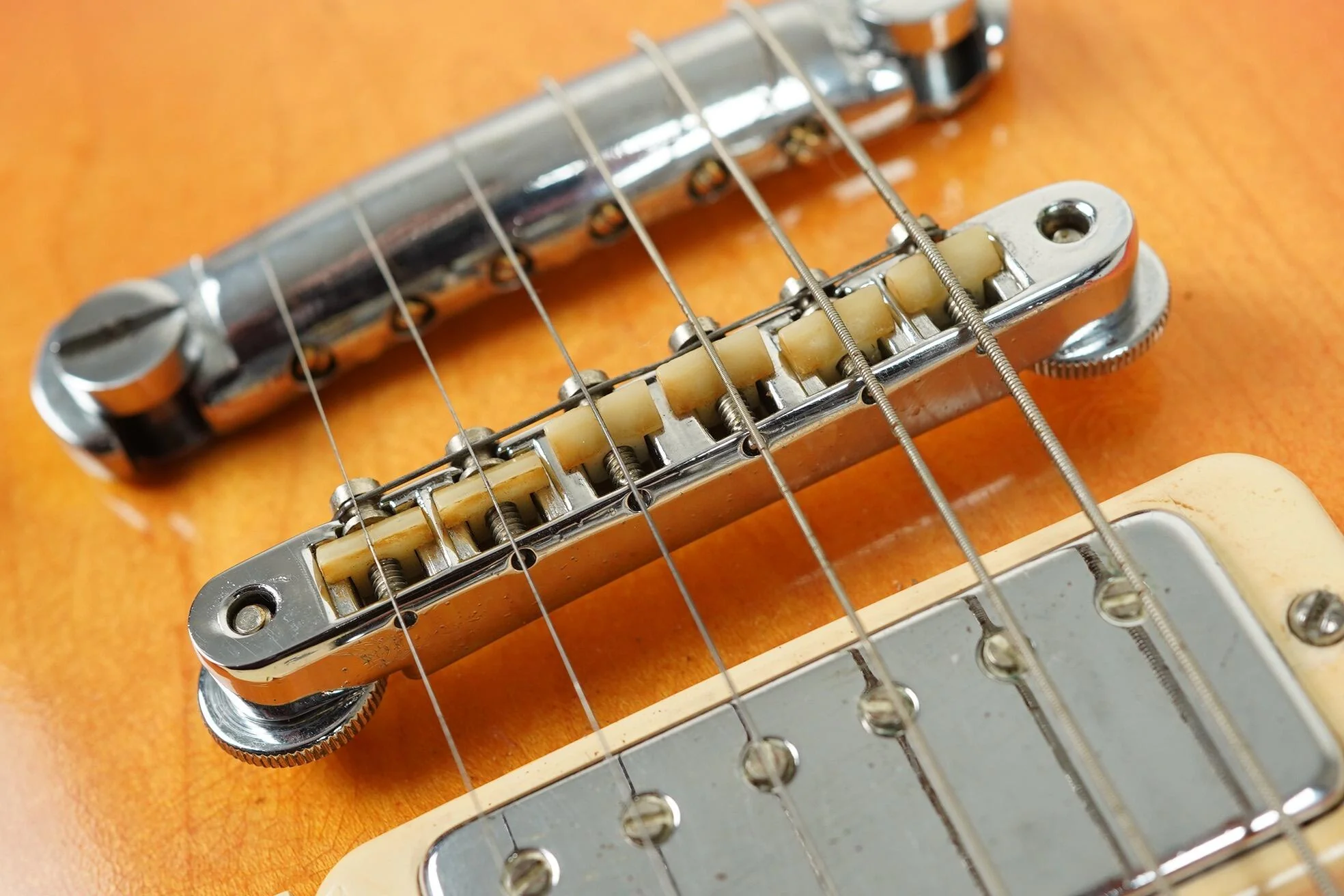 1970 Gibson Les Paul Deluxe top refin + HSC - Image 23