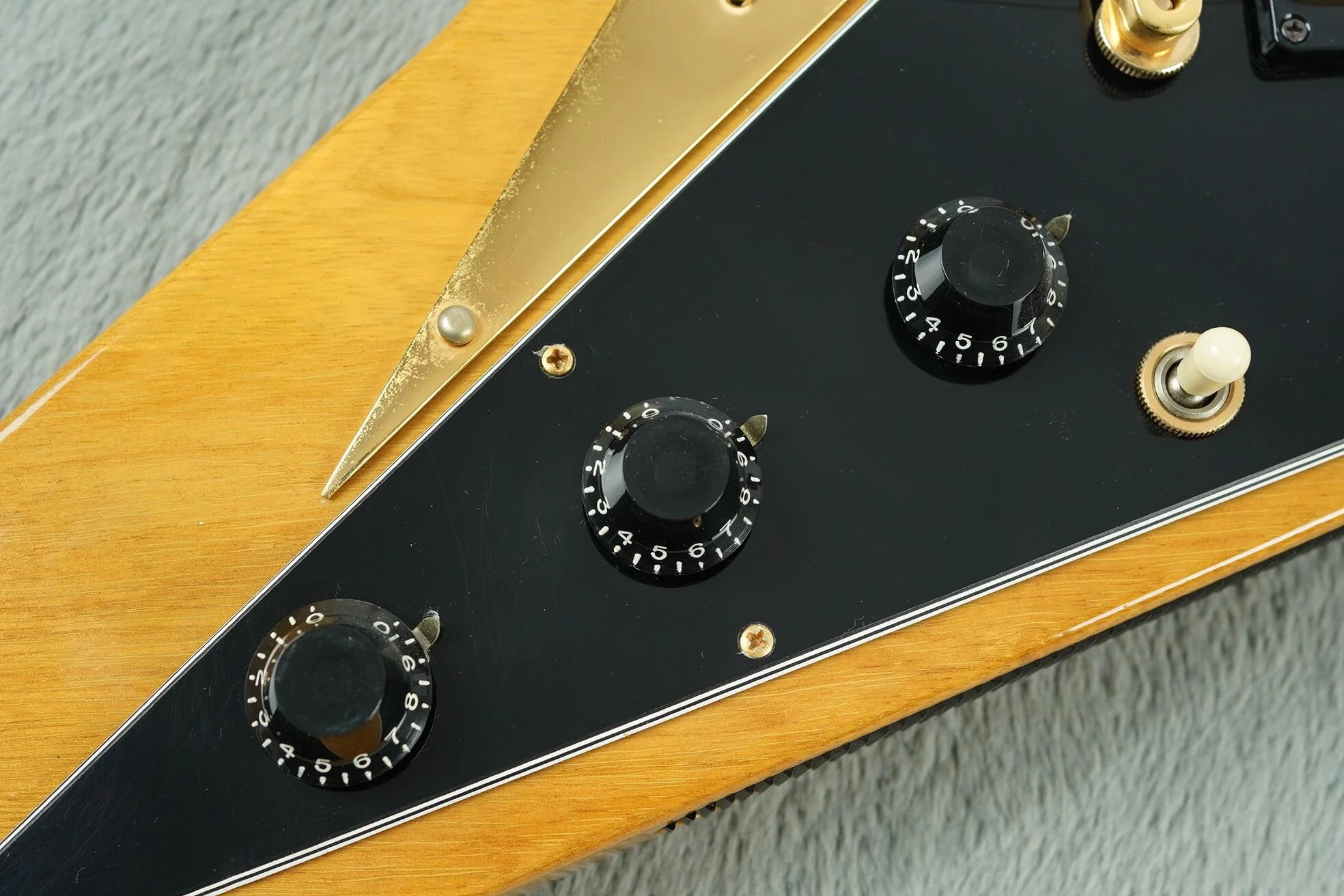 1983 Gibson Flying V Heritage Reissue, Korina + OHSC - Image 7