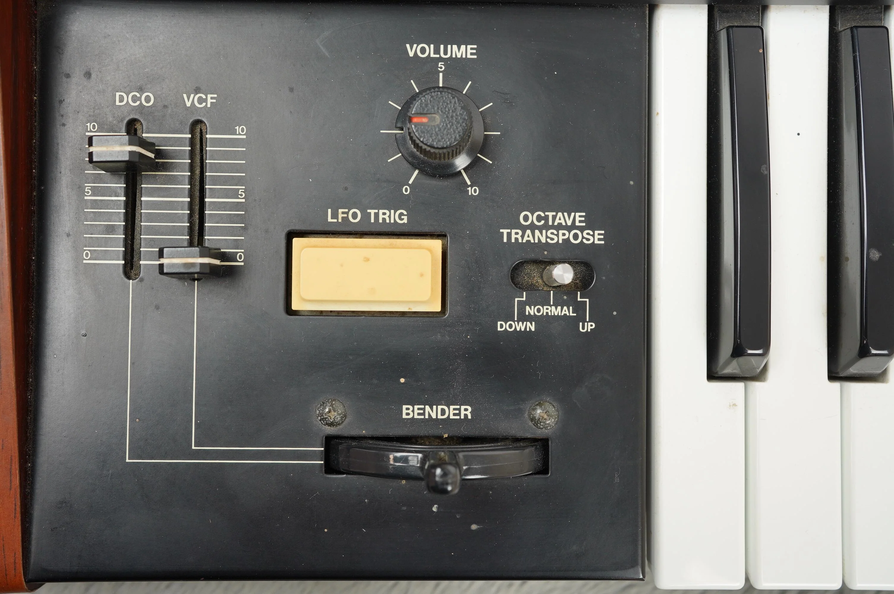 1987 Circa Roland Juno Synthesiser ex-Martin Barre Jethro Tull - Image 10